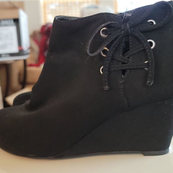 Nicole Boots   - Picture 1 of 3